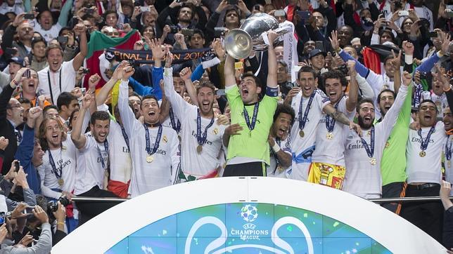 Casillas, levantando la Décima