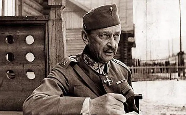 El mariscal Carl Gustav Mannerheim, comandante en jefe del ejército finlandés