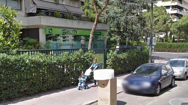 Atracan un banco con cuchillos y la cara cubierta para llevarse 4.000 euros