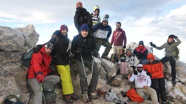 Un grupo de canarios sube al Teide para instalar «el Belén más alto del mundo»