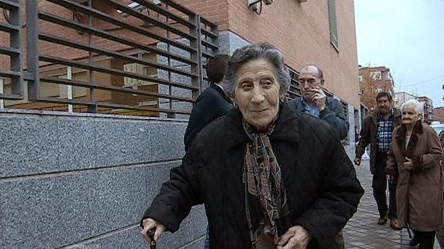 El Rayo recauda más de 20.000 euros para ayudar a Carmen Martínez, la anciana desahuciada en Vallecas