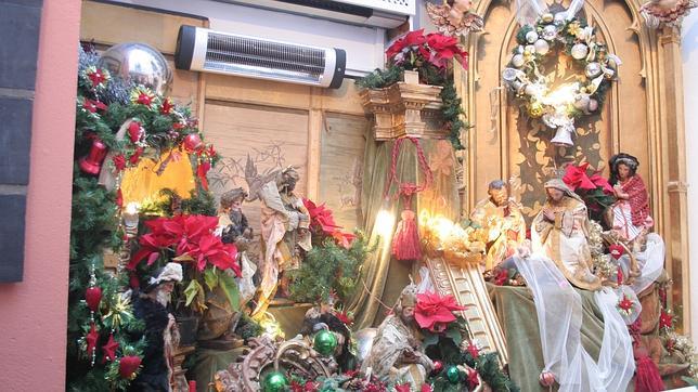 Un retablo neogótico en el belén de Casa Pepe de la Judería