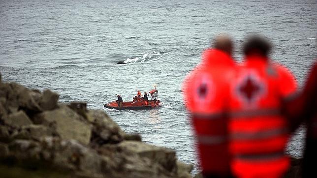 Continúan desaparecidos tras nueve días los dos marineros del naufragado «Paquito Nº Dos»