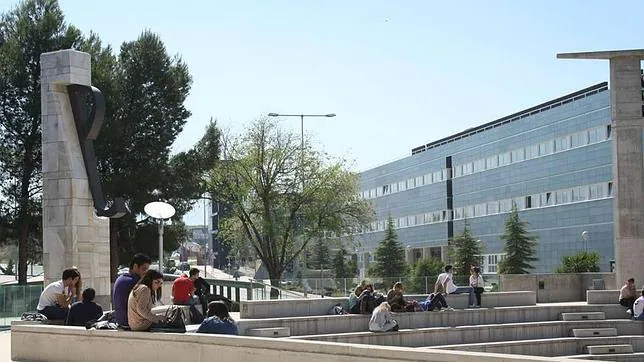 Plaza central del campus de la Universidad de Jaén