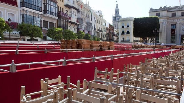 Ni la Semana Santa ni la Feria se lo ponen fácil a las personas con movillidad reducida en Sevilla