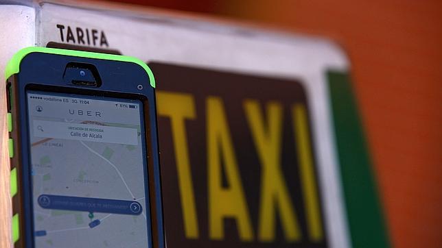 Uber sigue operando en España al no recibir la orden del juez