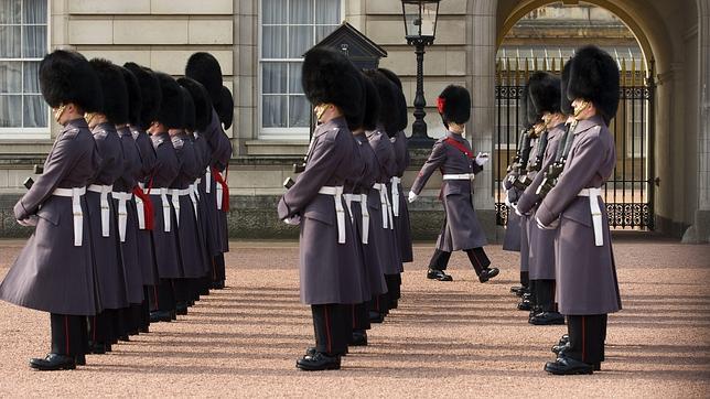 La Guardia Real británica permanecerá detrás de la valla ante posibles ataques islamistas