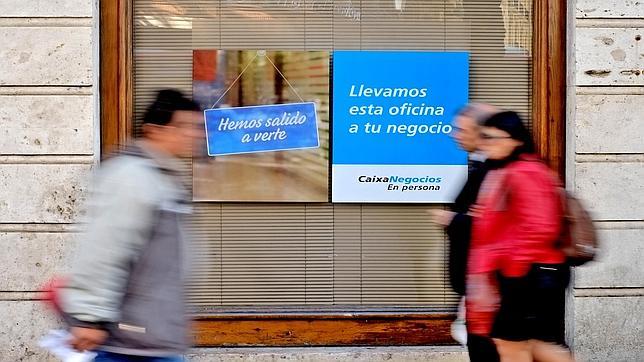 Los préstamos de familias y empresas siguen cayendo en Córdoba