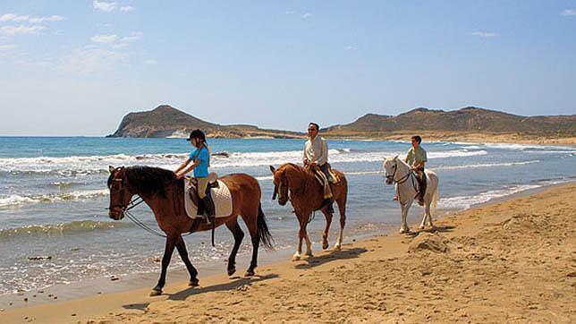 El turismo ecuestre en Cabo de Gata «se pone de moda» en Europa