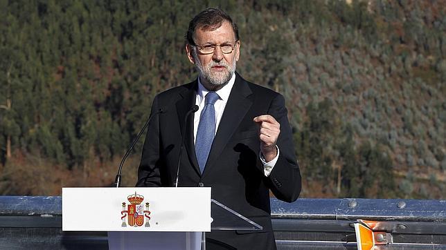 Rajoy fija el compromiso inversor en carreteras en 2.000 millones durante 2015