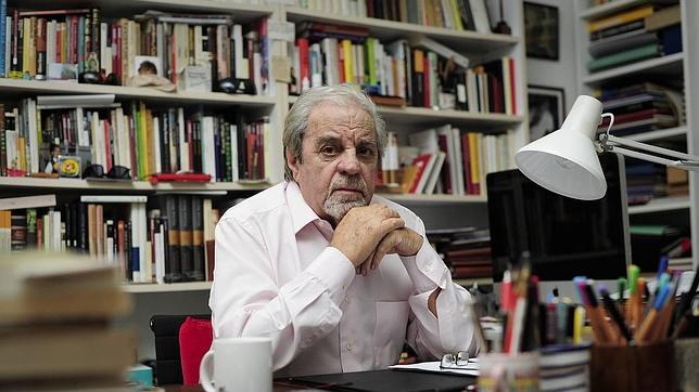 Juan Marsé en su despacho