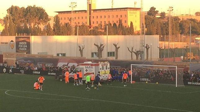 El utillero más veterano del Valencia se desploma durante el entrenamiento