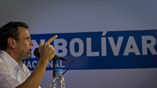 Capriles acusa a Maduro de planear otra devaluación del bolívar