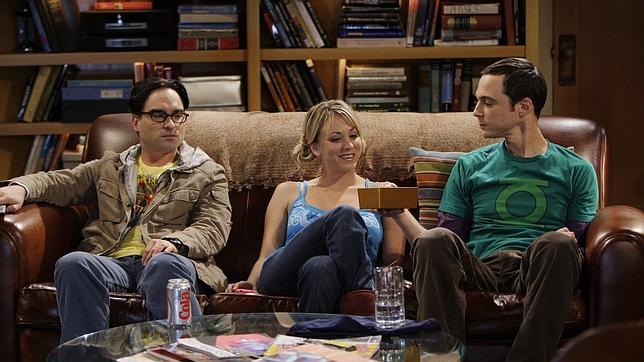 Kaley Couco («Big Bang Theory») desata la polémica: «Me gusta servir a mi chico»