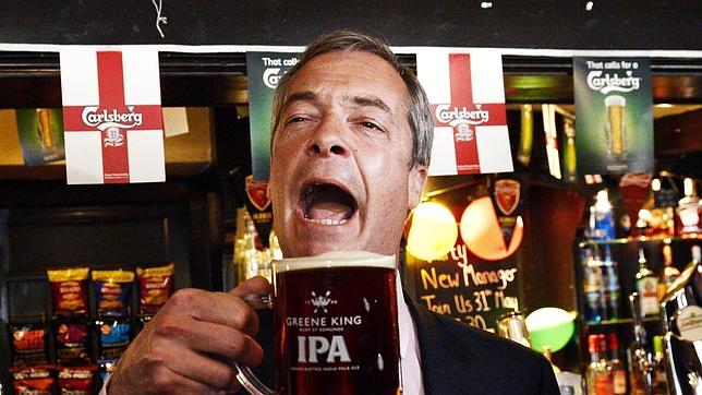 Nigel Farage, líder populista inglés, promete dejar de beber un mes