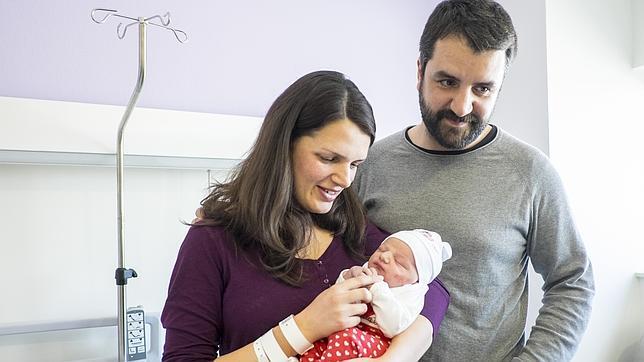 Ana, el primer bebé nacido en la Comunidad en 2015