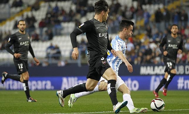 El Málaga toma buena ventaja ante el Levante