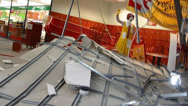 El interior del centro comercial de Vantaa, tras el atentado de 2002