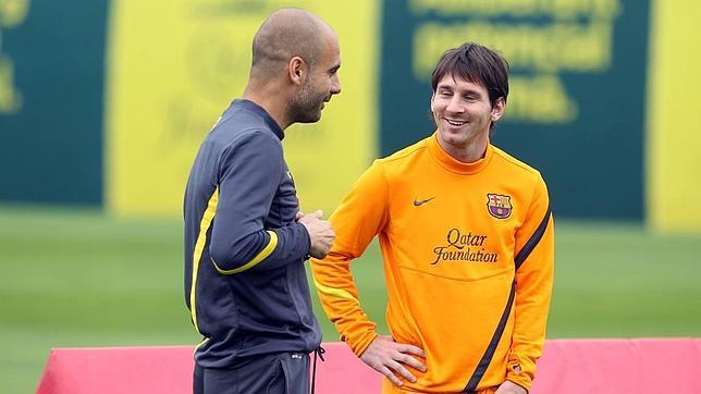 Guardiola, con Messi en un entrenamiento
