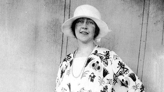 Agatha Christie, en una de las fotografías recogidas en «El gran tour»,  «con su vestido de caballos y cuádrigas»