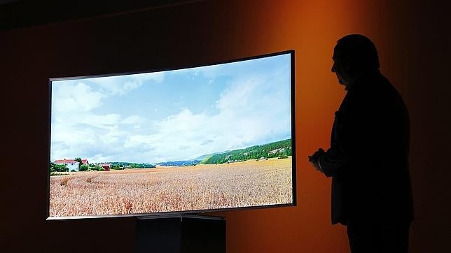 Vista de la televisión SUHD TV de Samsung con Tizen, que puede reproducir alrededor de 1000 millones de colores