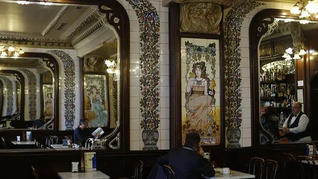Escena del Café del Espejo