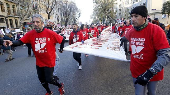 Afectados por la hepatitis C piden al Gobierno un tratamiento «para todos»