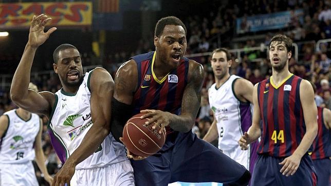 El Barça vence al líder gracias a una canasta mágica de Abrines