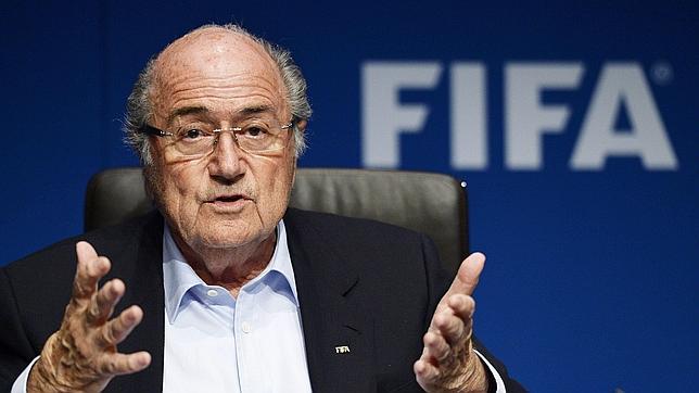 Blatter: «El Barça debe acatar las decisiones con respeto»