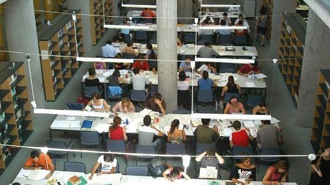 Doce bibliotecas de Madrid amplían horario para preparar los exámenes