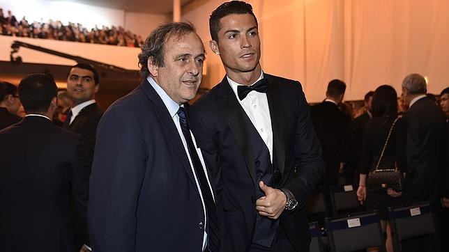 Platini, a los pies de Cristiano: «Ya has dejado tu marca en la historia»