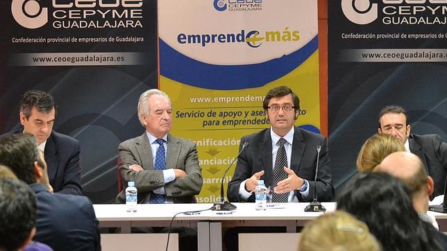 Romaní presenta a los empresarios de Guadalajara la factura electrónica