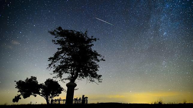 En las calurosas noches de agosto se pueden observar las Perseidas.