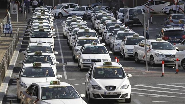 La Policía detiene a un ladrón de taxis en Madrid al robar uno con un bebé dentro