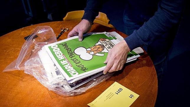 España agota las 900 copias que «Charlie Hebdo» destina solo a clientes habituales