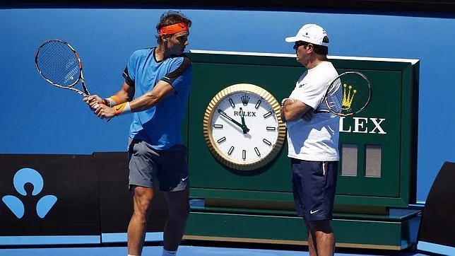 Rafa y Toni Nadal, durante un entrenamiento esta semana en Australia