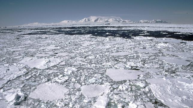 La superficie del hielo marino en el Ártico fue la sexta más pequeña de la que se tienen datos. Sin embargo, el hielo en la Antártida (en la imagen) se incrementa
