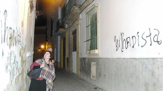 Tres encapuchados atacan un convento de Jerez de la Frontera con un cóctel molotov