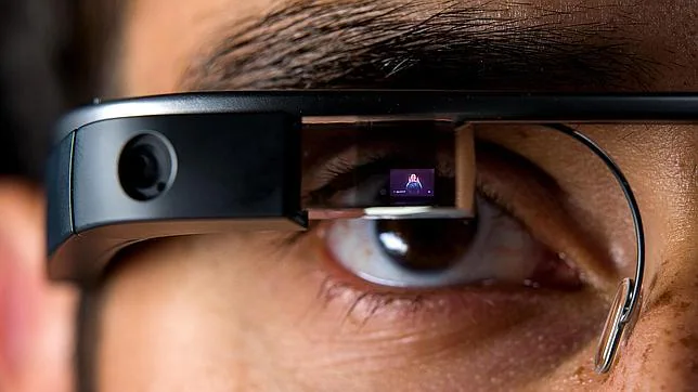 Detalle de las gafas de realidad virtual Google Glass