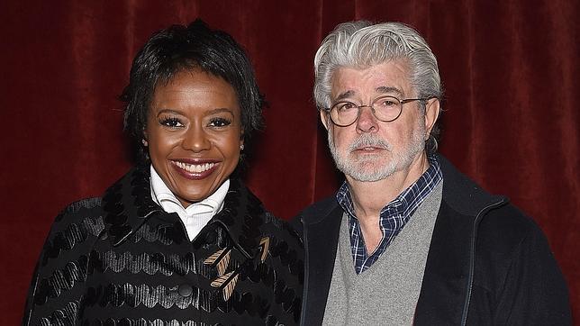 George Lucas por fin ha visto el tráiler de la nueva entrega de «Star Wars»: «Es intrigante»