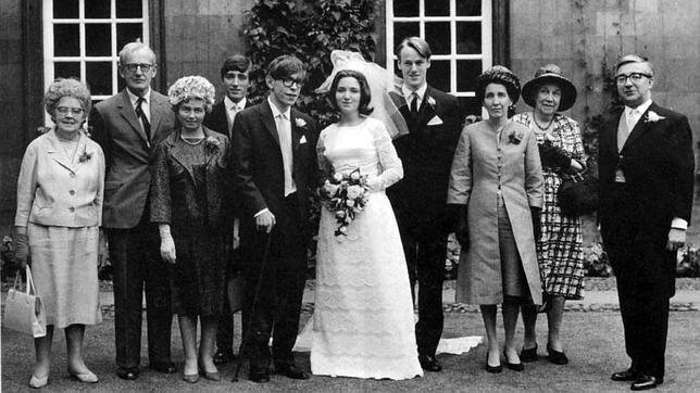 Jane y Stephen Hawking se conocieron en la Universidad de Cambrige. En la imagen, el día de su boda