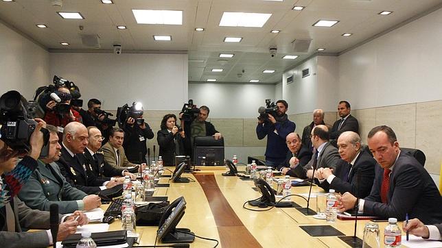 Reunión del ministro del Interior con mandos de la lucha antiterrorista en la que se elevó el nivel de alerta