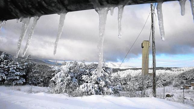 Más nieve, fuertes vientos y bajas temperaturas para estos días