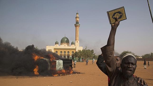 Diez muertos y 45 iglesias incendiadas en Níger en las protestas contra «Charlie Hebdo»