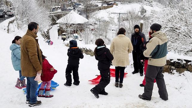 Doble alerta por oleaje y nieve en Galicia