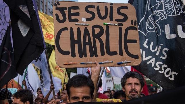 Pancarta de Je suis Charlie en una manifestación contra el terrorismo