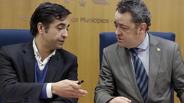Rey Varela y Gómez-Randulfe han firmado el acuerdo