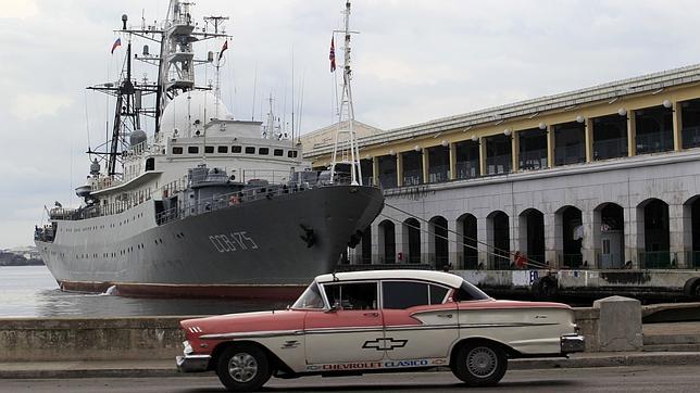 El buque espía ruso «Viktor Leonov», atracado estos días en el puerto de la capital cubana