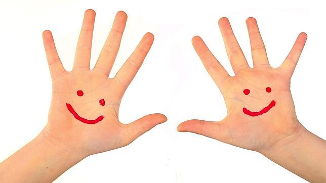 Abrir y cerrar las manos ayuda a memorizar y recordar