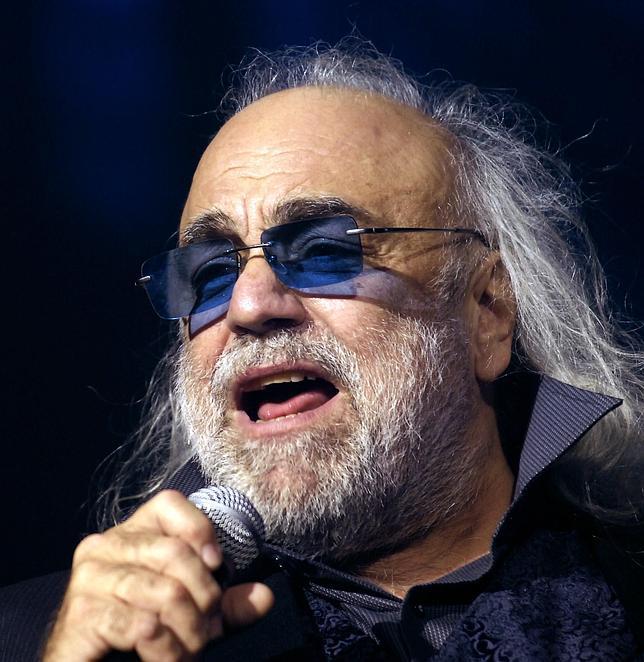 Muere el cantante griego Demis Roussos